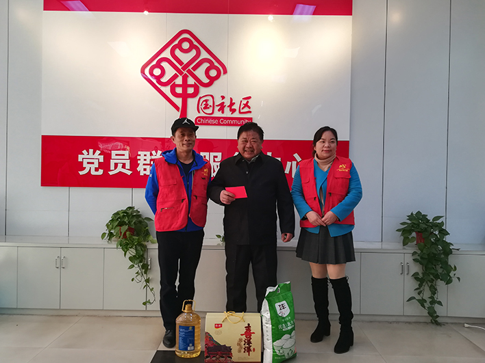 黨支部慰問(wèn)小湖塘社區(qū)困難群眾